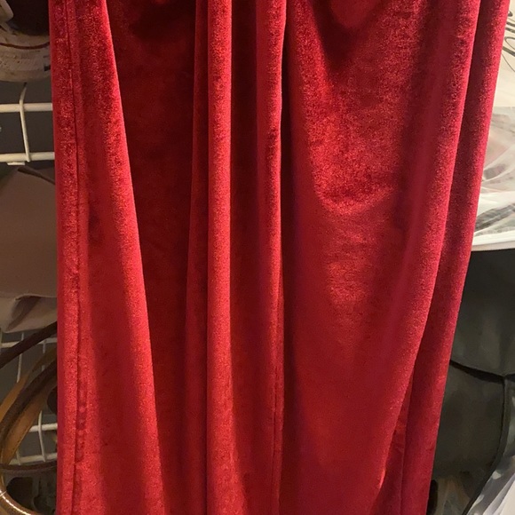 Never worn red velvet dress - Picture 2 of 3
